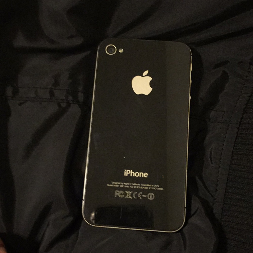 iPhone 4 - Picture 2 of 2